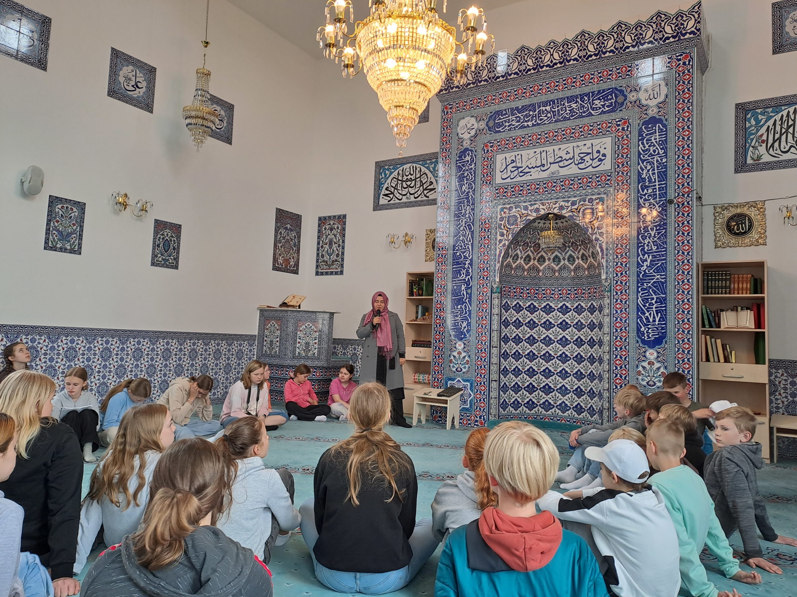 Judentum und Islam zum Anfassen – 6b und 6e besuchen die Synagoge und Moschee in Münster