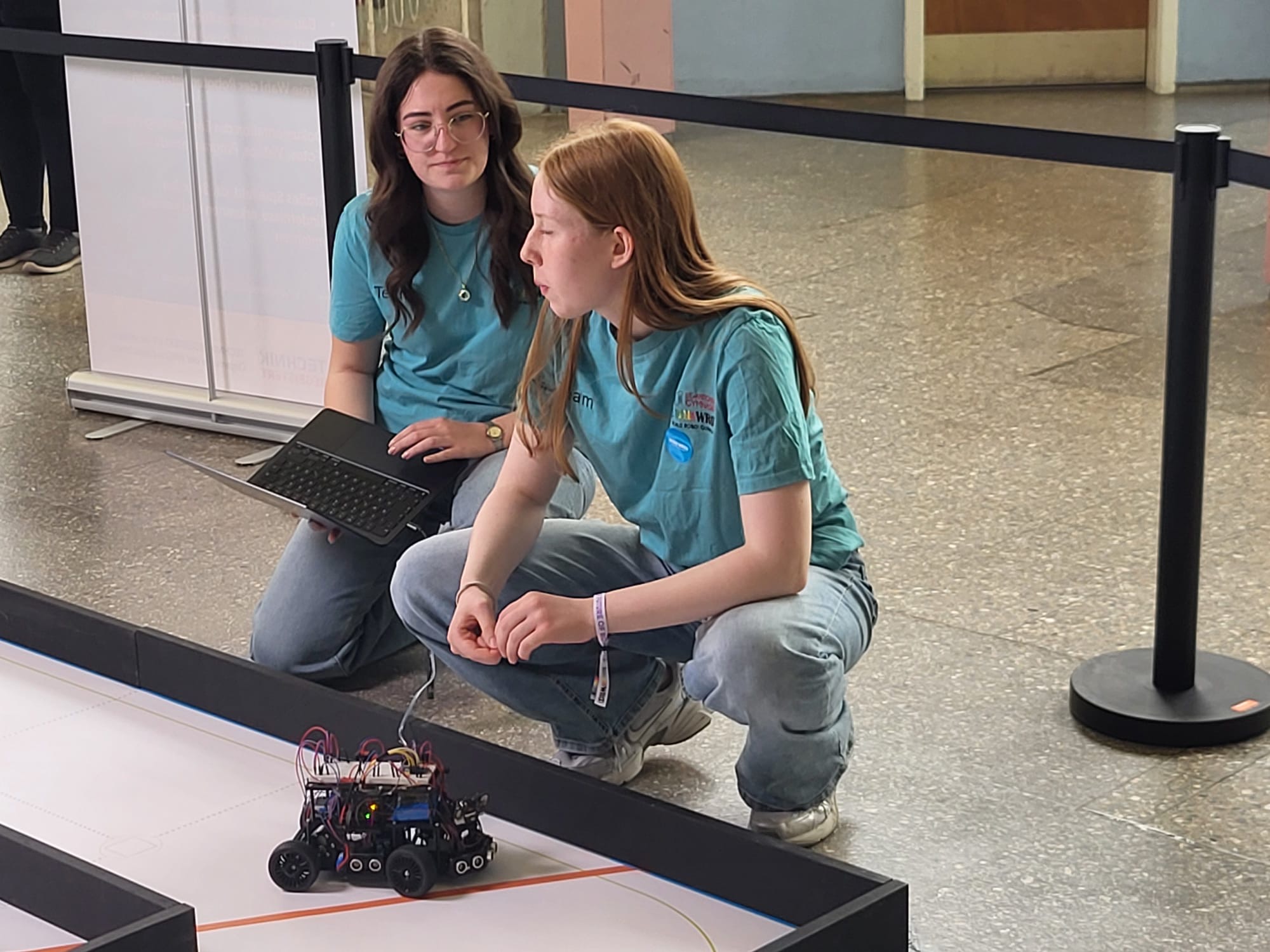 Gemeinsam lernen – autonom fahren: Anton-Teams überzeugen bei der World Robot Olympiad in Lünen