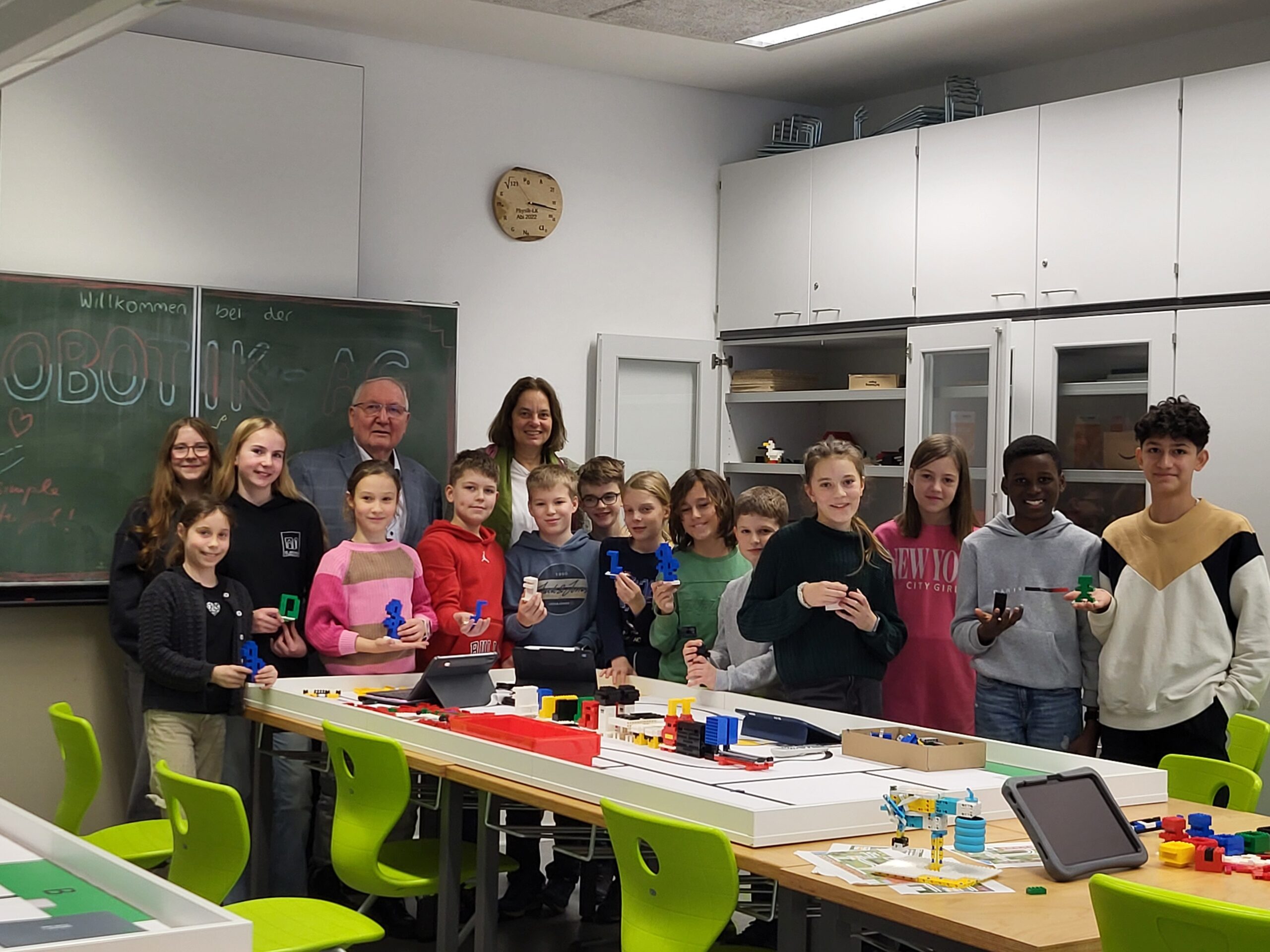 Startschuss: Die Robotik-AGs am Anton leiten ihr World Robotik Olympiad-Jahr ein