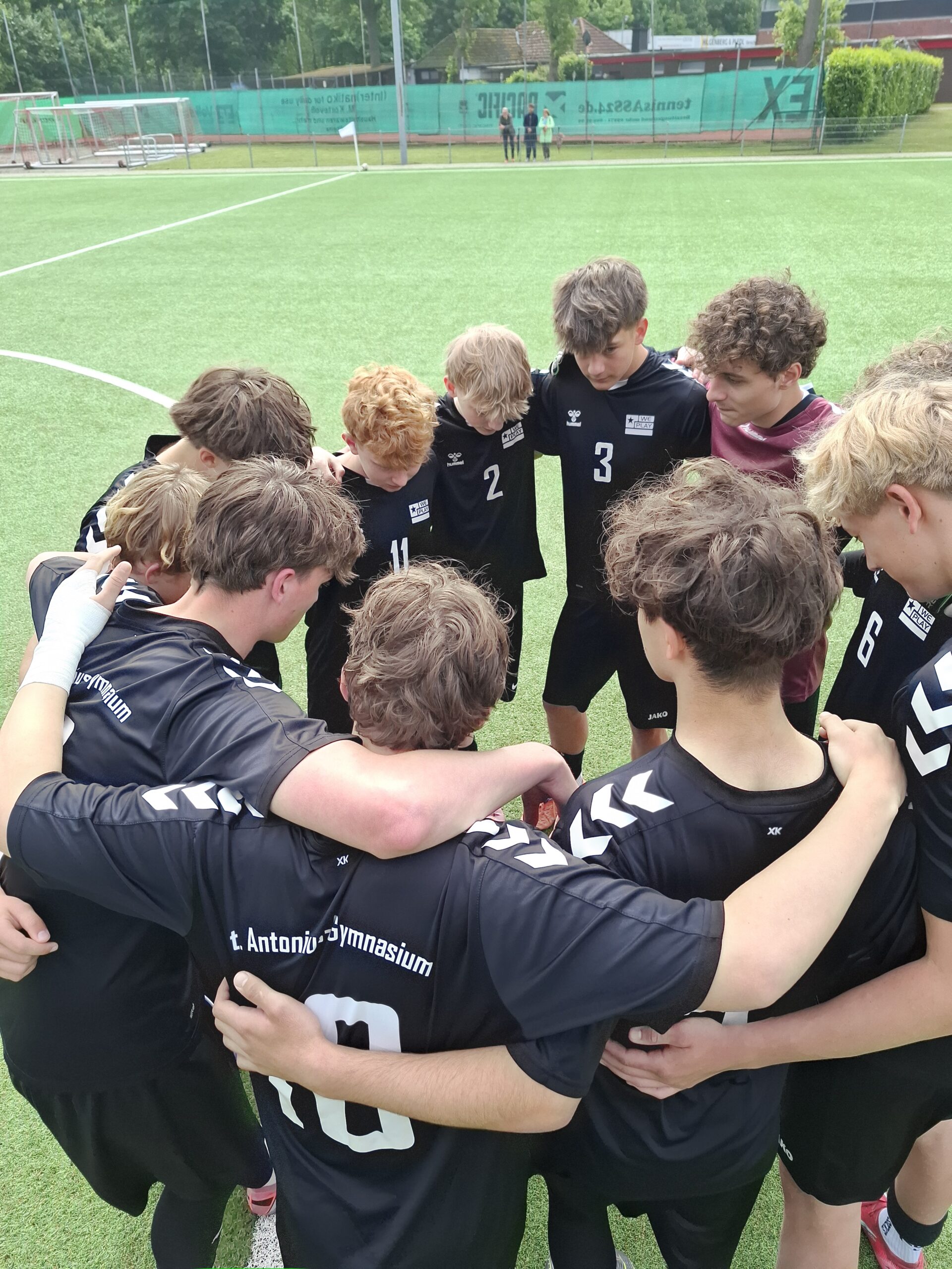 Fußball-Schulmannschaft gewinnt weiter und weiter…