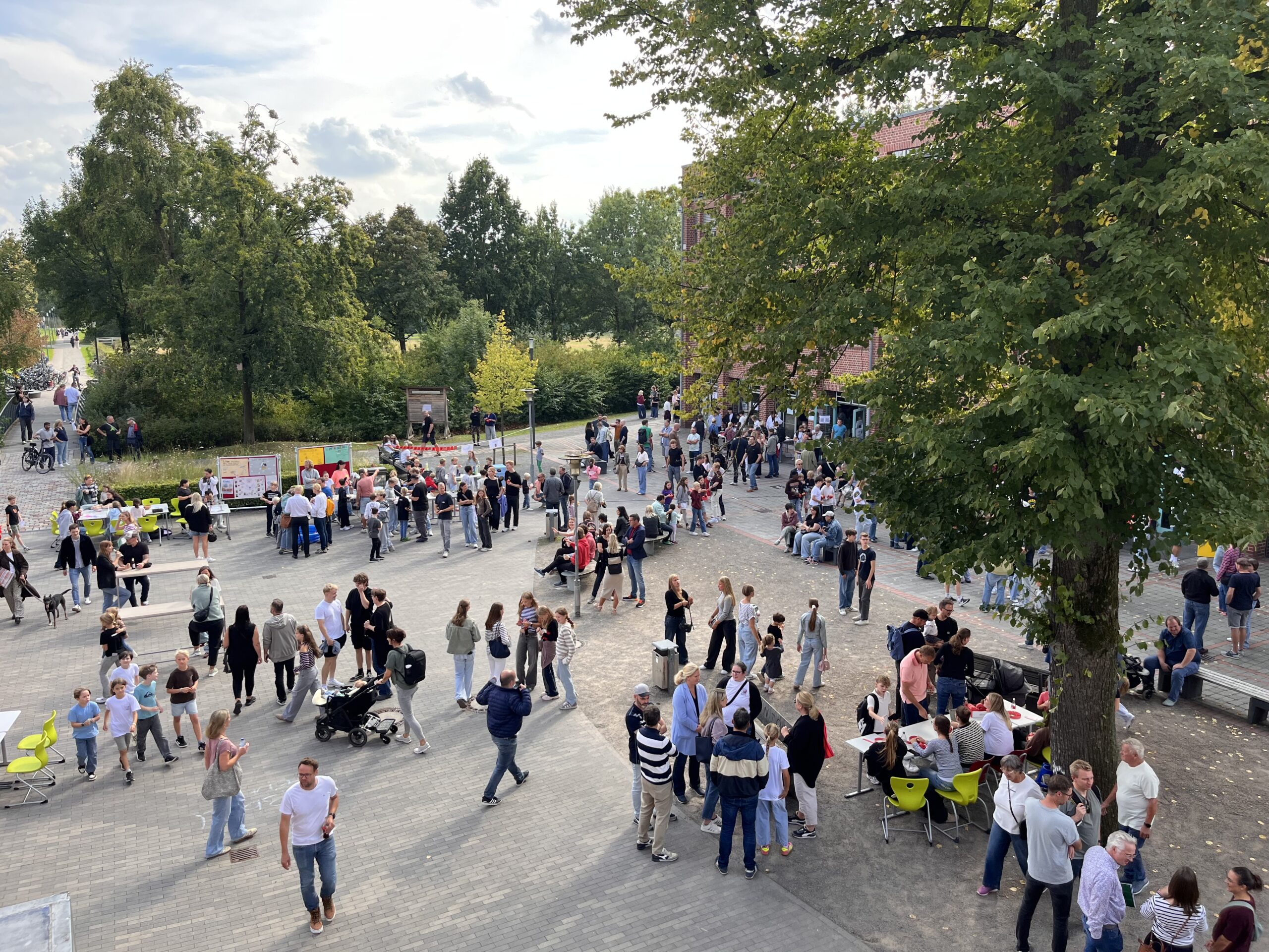 Zwischen den Burgen gemeinsam feiern: Das Schulfest am Anton